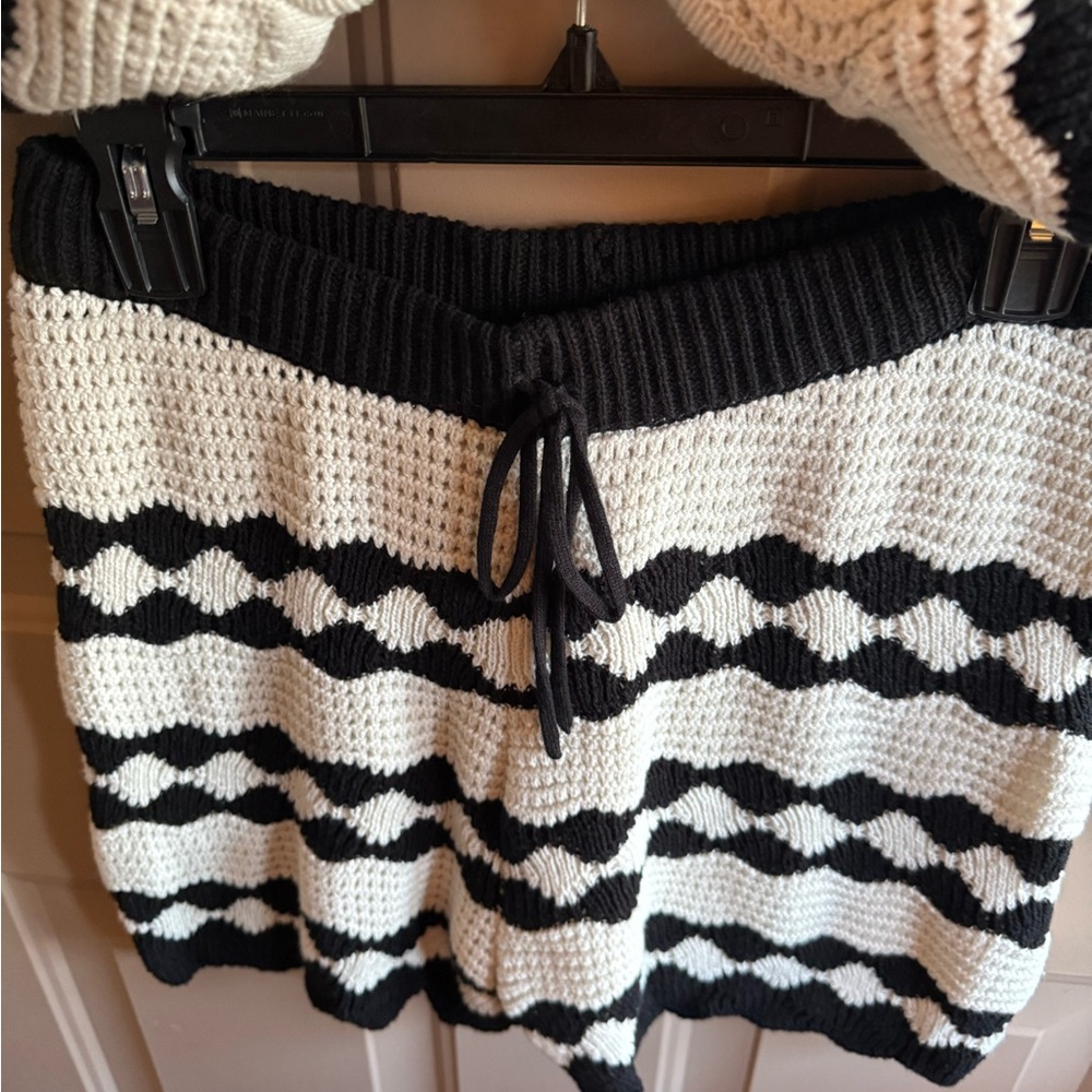Aqua Blu Black and White Two-Piece Set with scalloped edges. - Picture 3 of 8